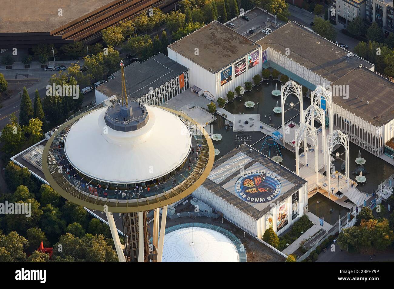 Untertasse geformtes Top-Haus von oben. Space Needle, Seattle, Usa. Architekt: Olson Kständig, 2020. Stockfoto