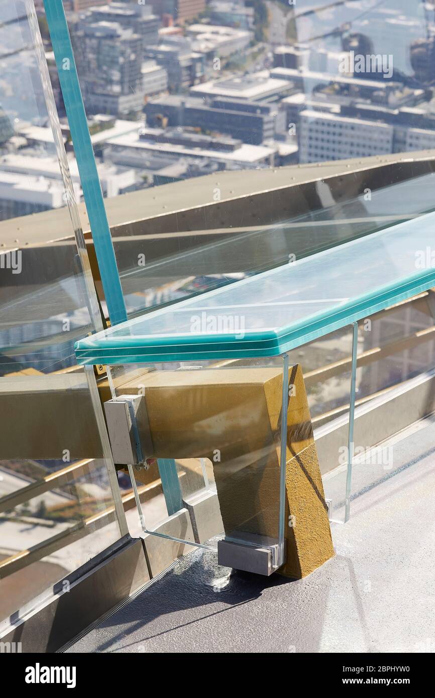 Detail aus Glas und Stahl Struktur. Space Needle, Seattle, Usa. Architekt: Olson Kständig, 2020. Stockfoto