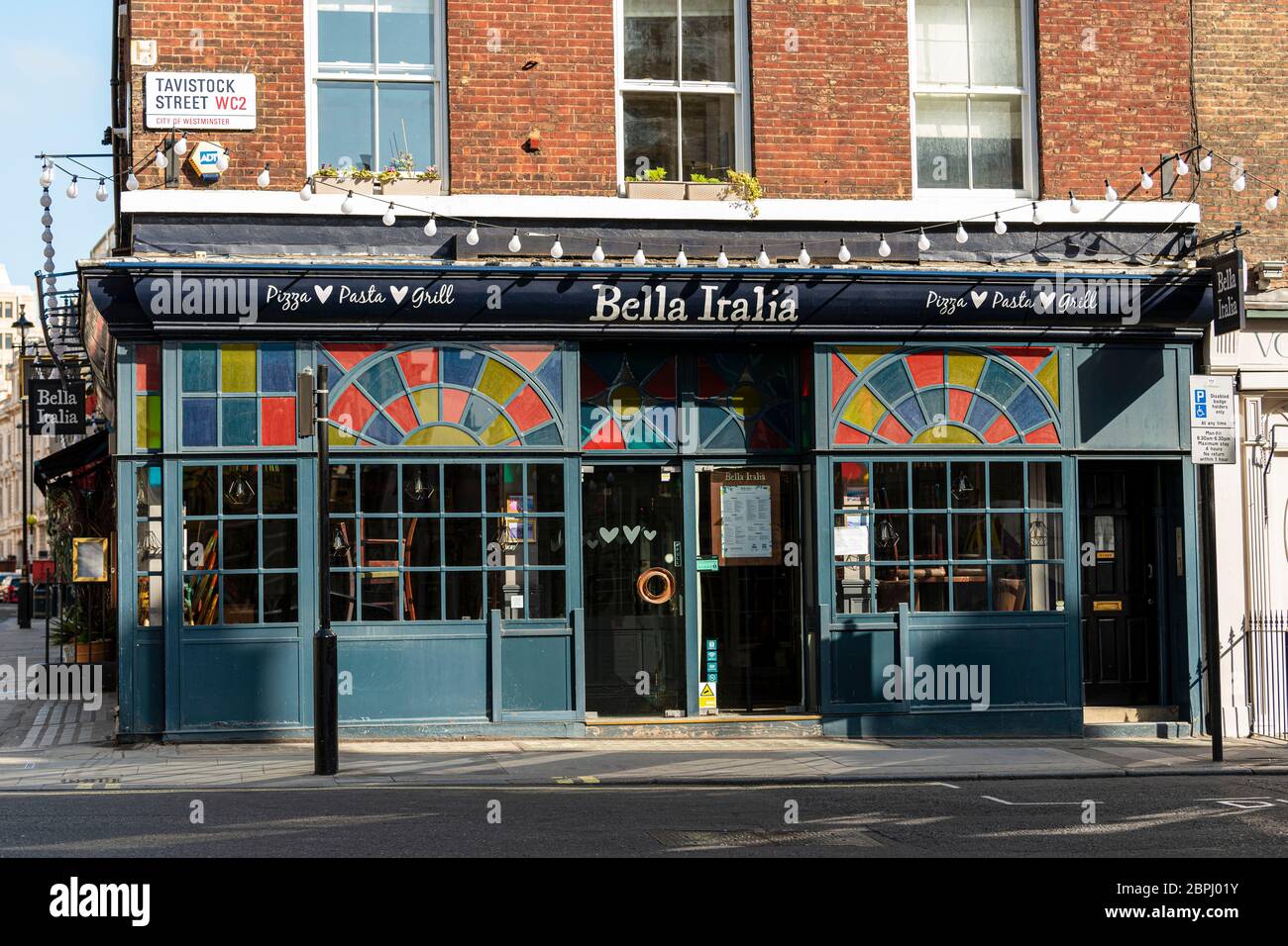 London, Großbritannien. Mai 2020. Das Restaurant Bella Italia im Wellington, London.der Besitzer der Restaurantketten Bella Italia und Café Rouge sagte, dass sie die Verwaltung erwägen, da die Krise des Coronavirus das Unternehmen nahe am Zusammenbruch treibt und 6,000 Arbeitsplätze gefährdet. Quelle: SOPA Images Limited/Alamy Live News Stockfoto