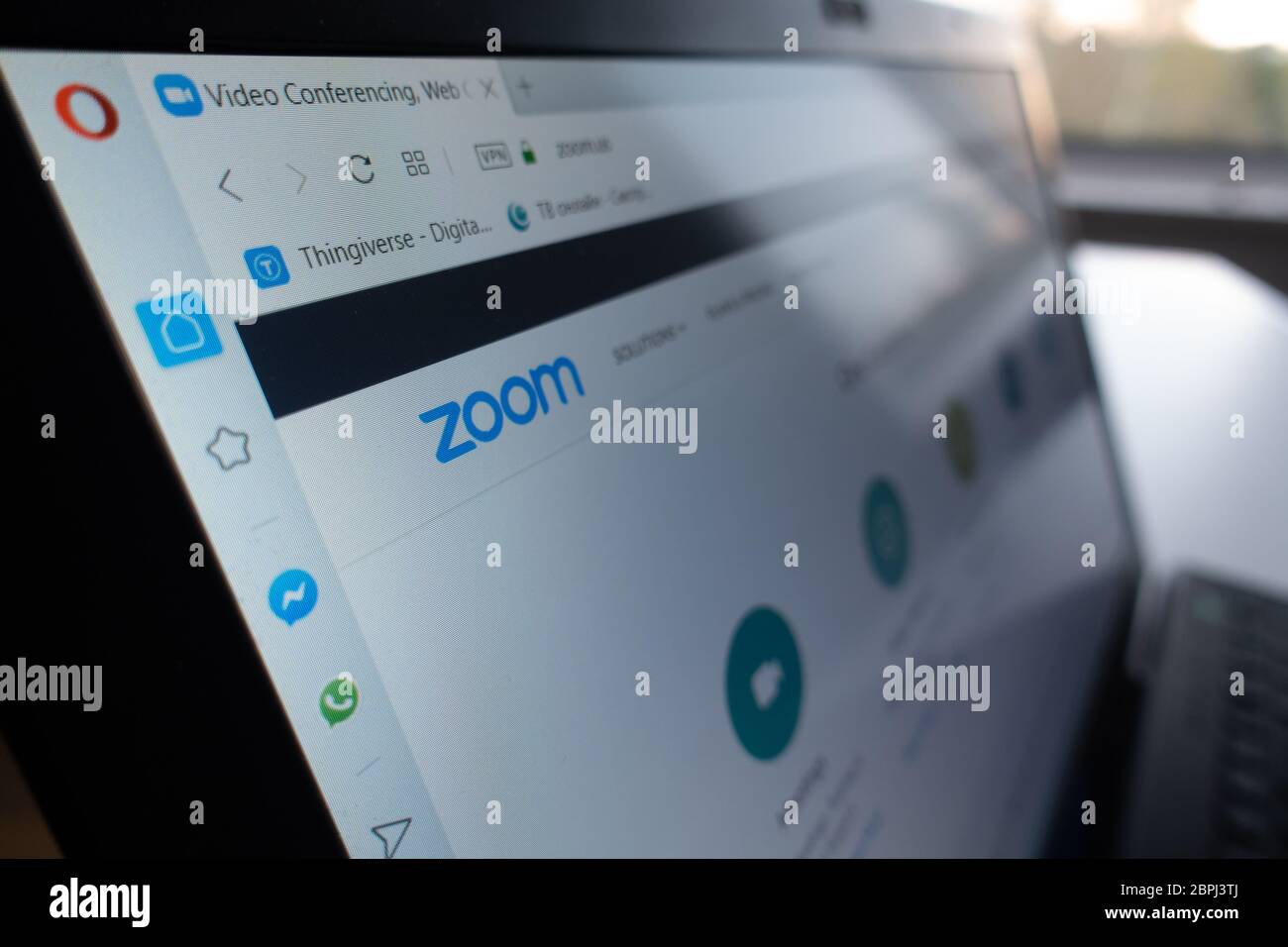 Berlin, Deutschland - April 13 2020: Zoom.us Website. Zoom Video Communications, Inc., ist ein amerikanisches Unternehmen für Fernkonferenzdienste Stockfoto