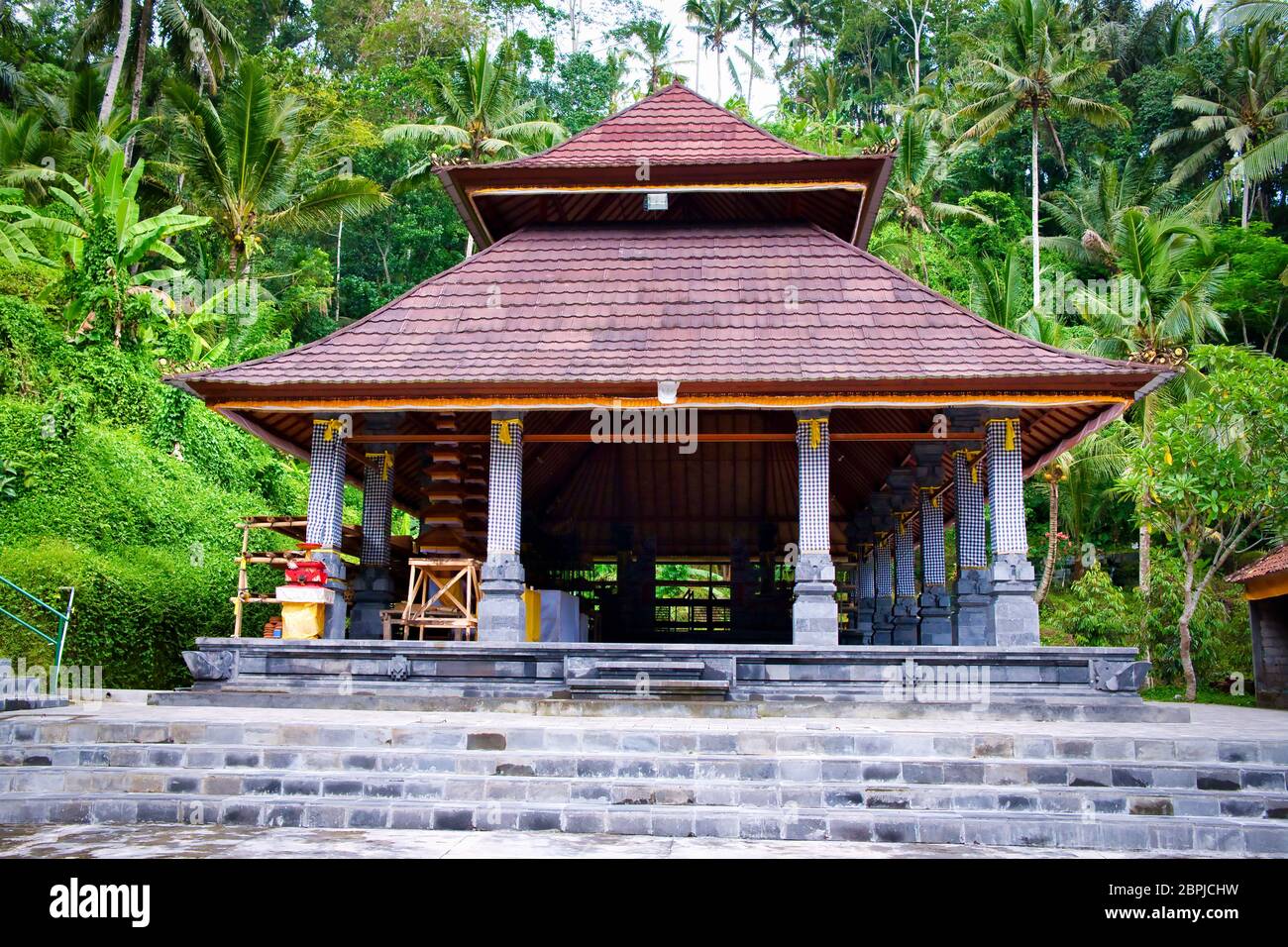 Pura Gunung Kawi Tempel in Ubud, Bali Insel, Indonesien. Antike geschnitzt in den steinernen Tempel mit königlichen Gräbern. Stockfoto