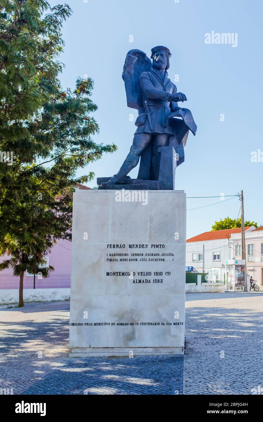 Denkmal von Fernao Mendes Pinto in Almada. Stockfoto