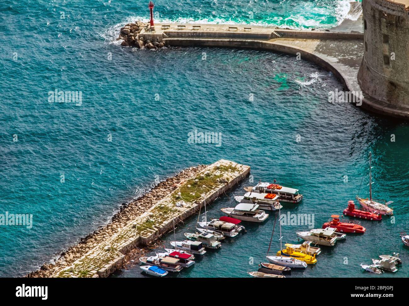 Blick auf den Hafen und die Altstadt von Dubrovnik Kroatien Stockfoto