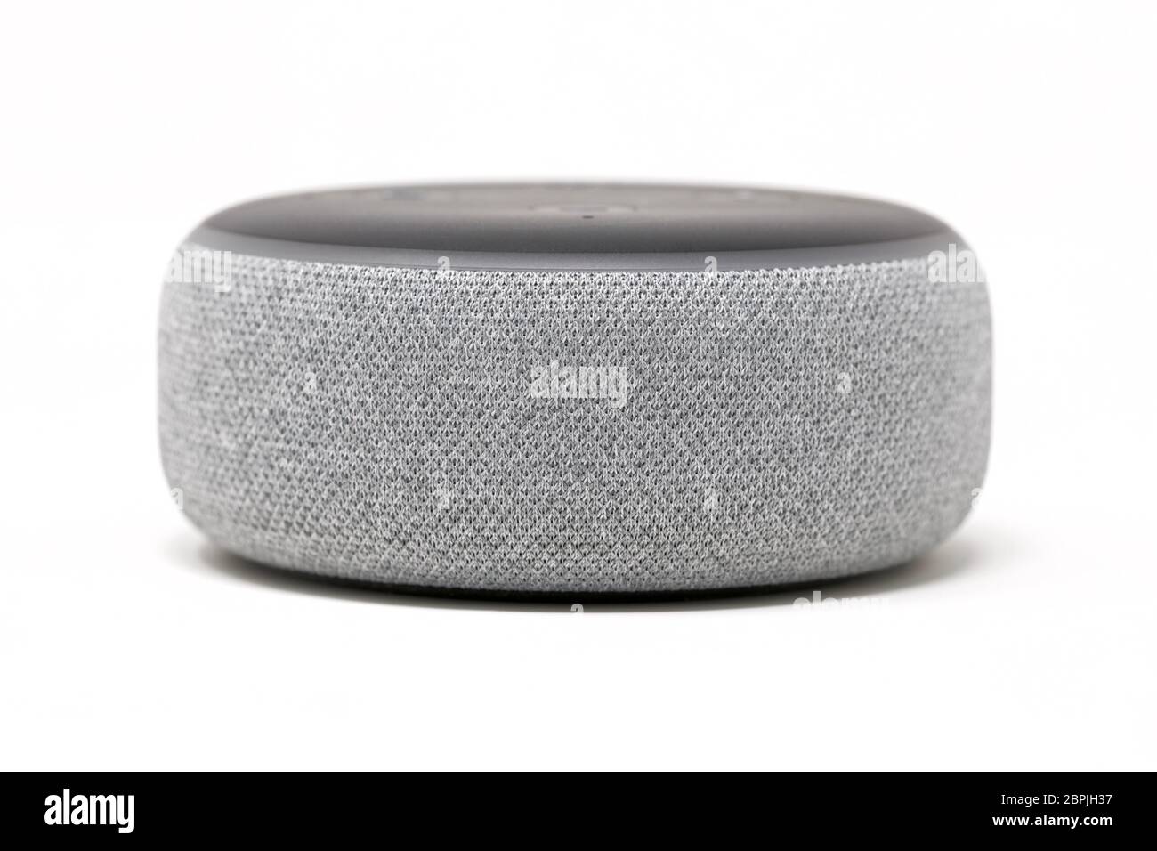 Echo Dot (3. Generation) - Smart-Lautsprecher mit Alexa - Anthrazit Stoff Stockfoto