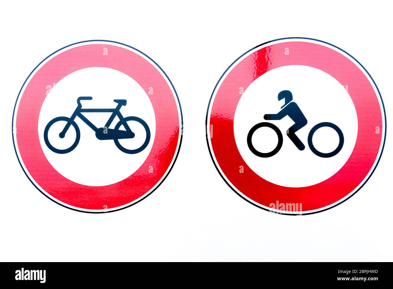Fahrrad und Motorrad Verbotsschilder. Roter Kreis mit Logo innen  Stockfotografie - Alamy