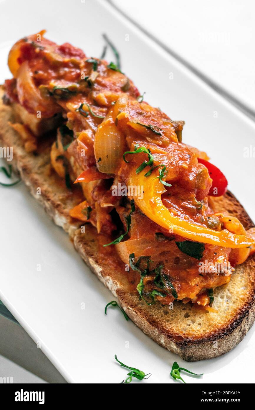 Portugiesische Caldeirada de peixe würzigen Tomaten und Zwiebeln und ...