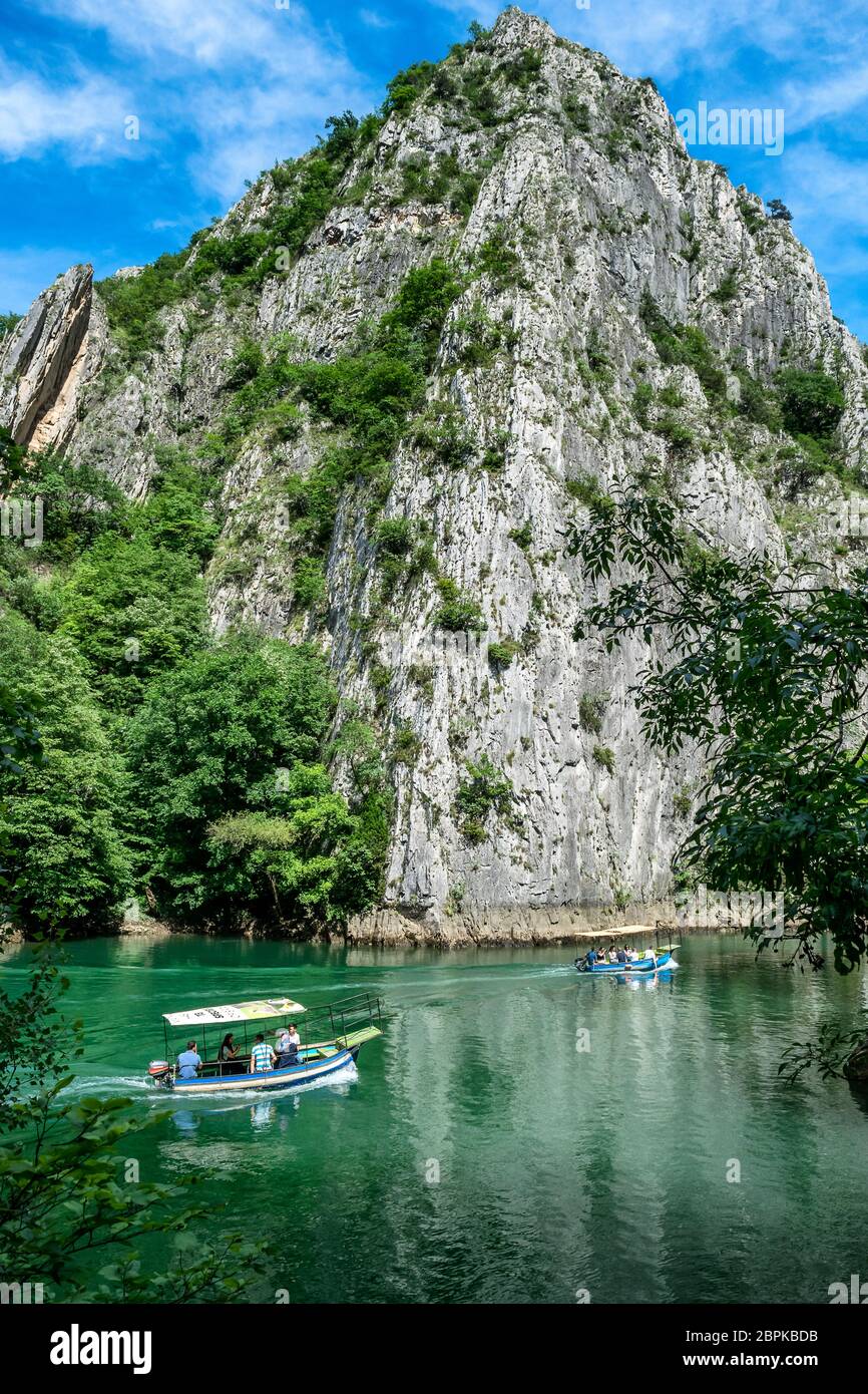 Matka-See, Nordmakedonien - 10. Juni 2017. Matka Canyon - westlich von Skopje, einer der beliebtesten touristischen Wochenende Outdoor-Destinationen in Mazedonien Stockfoto