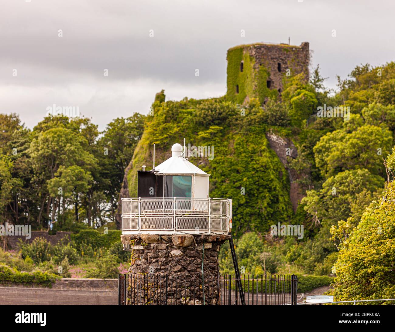 Leuchtturm und Schloss von Oban, Schottland Stockfoto