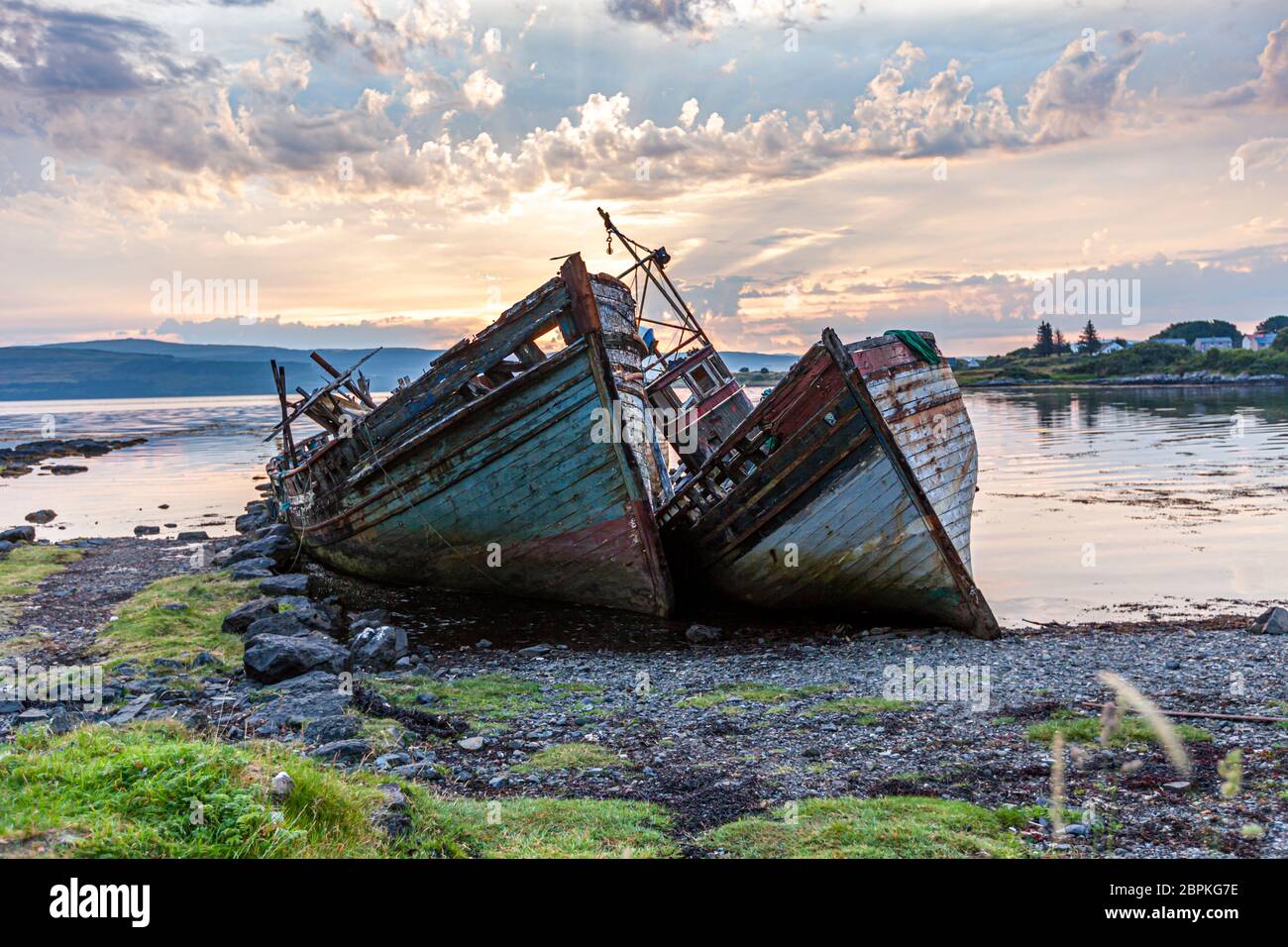 Schiffswracks in der Morgensonne auf der Isle of Mull, Schottland Stockfoto