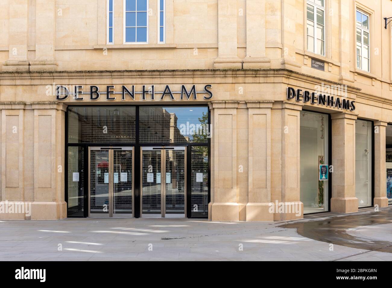 Debenhams Geschäft in Southgate Place Bath. Vorübergehend geschlossen wegen einer Coronavirus-Pandemie (COVID‑19), England, Großbritannien Stockfoto