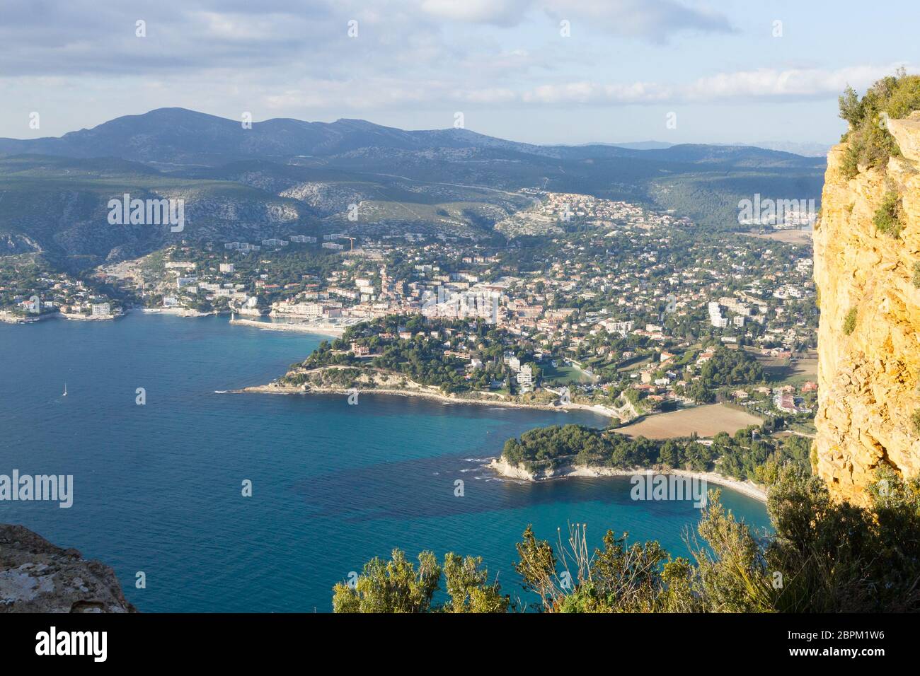 Cassis-Blick vom Cape Canaille oben, Frankreich. Wunderschöne französische Landschaft. Stockfoto