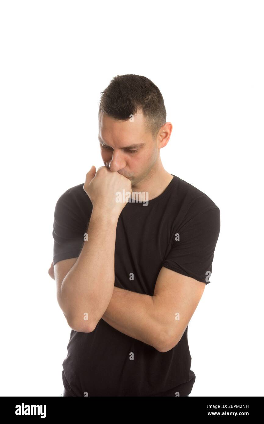 Porträt eines schönen jungen Mannes, der an etwas denkt, Stockfoto
