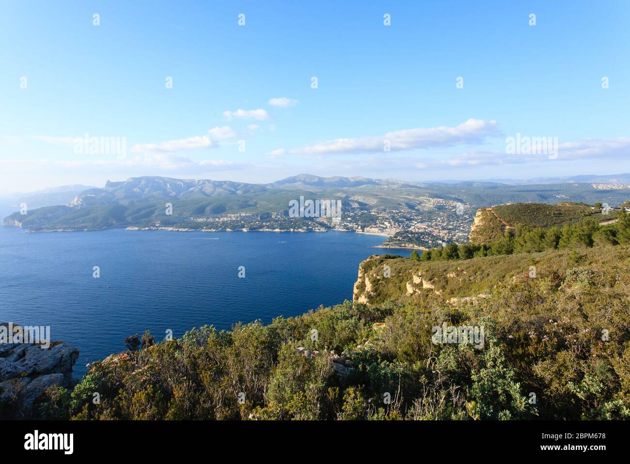 Cassis-Blick vom Cape Canaille oben, Frankreich. Wunderschöne französische Landschaft. Stockfoto