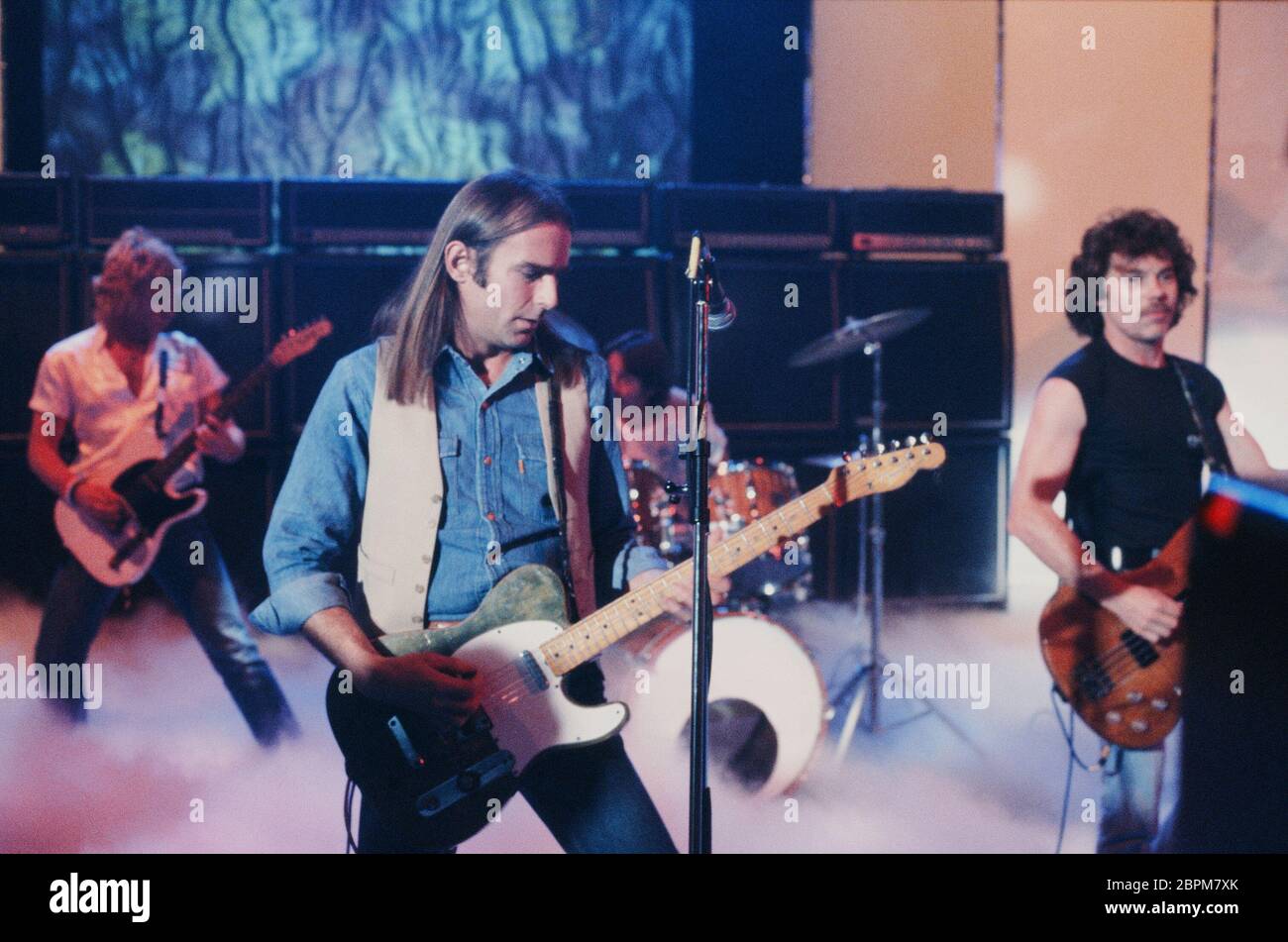 Die deutsche Fernsehsendung Na Sowas - 80er Jahre - die britische Band Status Quo Band in der deutschen Fernsehsendung Na Sowas in den 80er Jahren. Stockfoto
