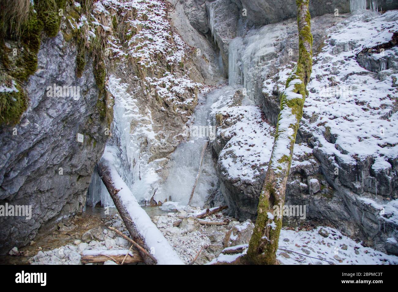 Eisbruch im Falcon Tal im Slowakischen Paradies Nationalpark, Slowakei Stockfoto