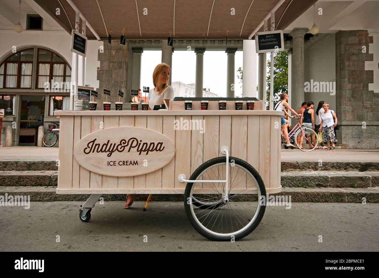 Mobiler Kiosk mit Eisdielen in Ljubljana, Slowenien Stockfoto