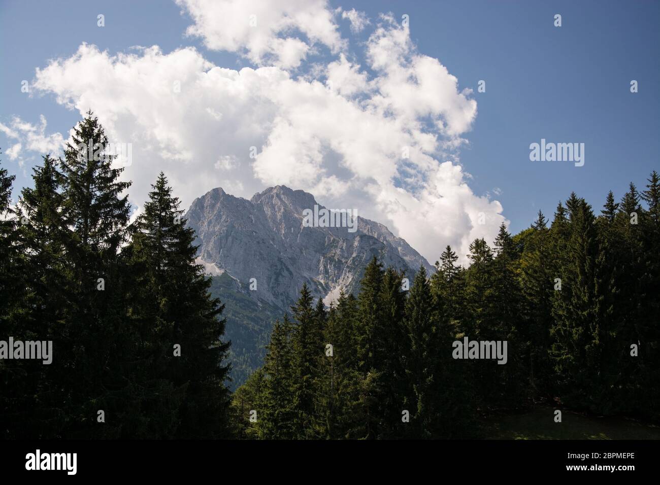 Das Wettersteingebirge ist eine Gebirgsgruppe der Nördlichen Kalkalpen in den Ostalpen zwischen Garmisch-Partenkirchen, Mittenwald, Seefe Stockfoto
