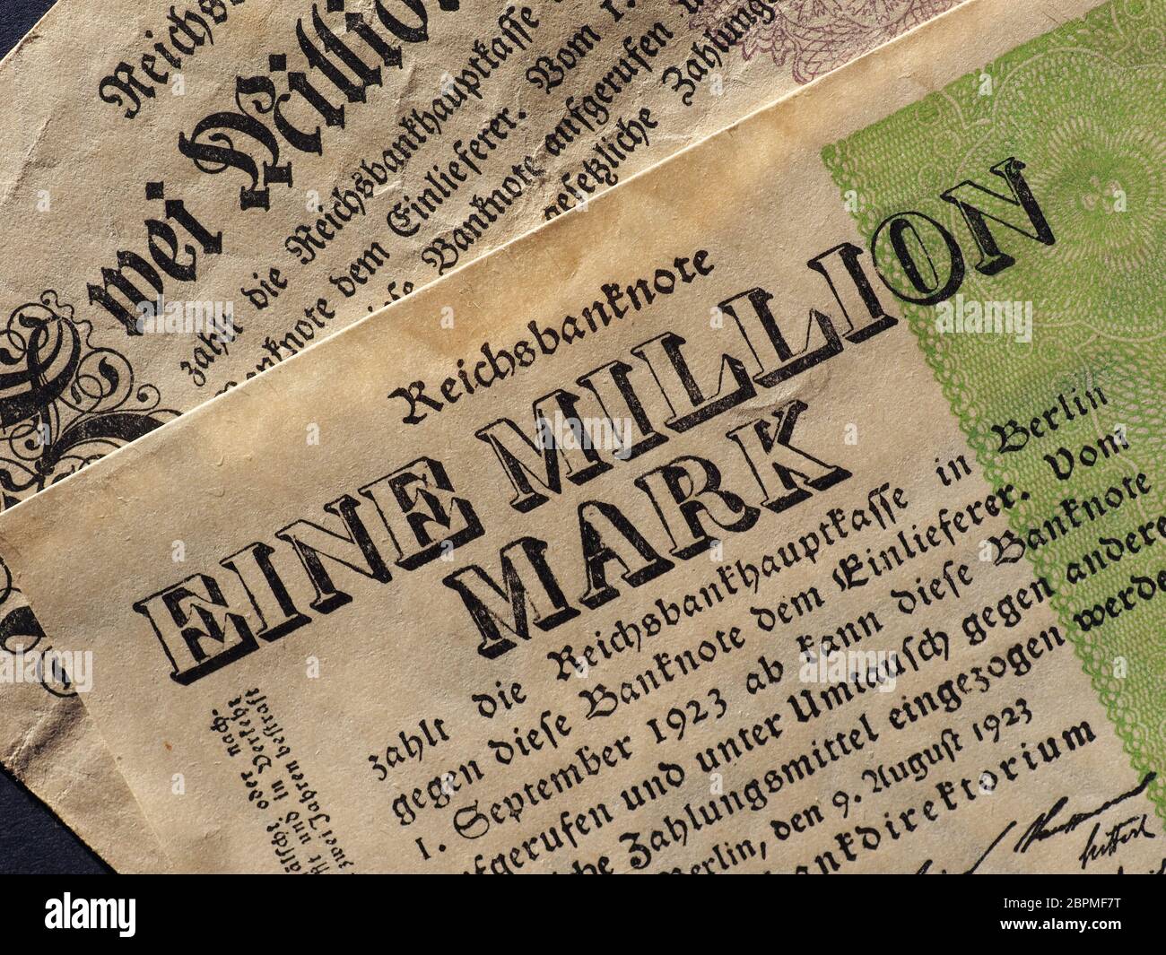 Löwen und zwei Millionen Mark (im Sinne einer und zwei Millionen Mark) Jahr 1923 Banknoten inflation Geld von Weimarer Republik Stockfoto