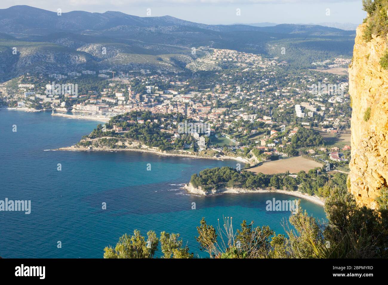 Cassis-Blick vom Cape Canaille oben, Frankreich. Wunderschöne französische Landschaft. Stockfoto