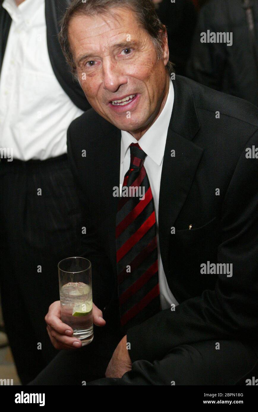 Udo Jürgens Backstage // 2002 - der Sänger Udo Jürgens mit seiner Tochter Jenny nach einem Auftritt in privater Atmosphäre. Stockfoto