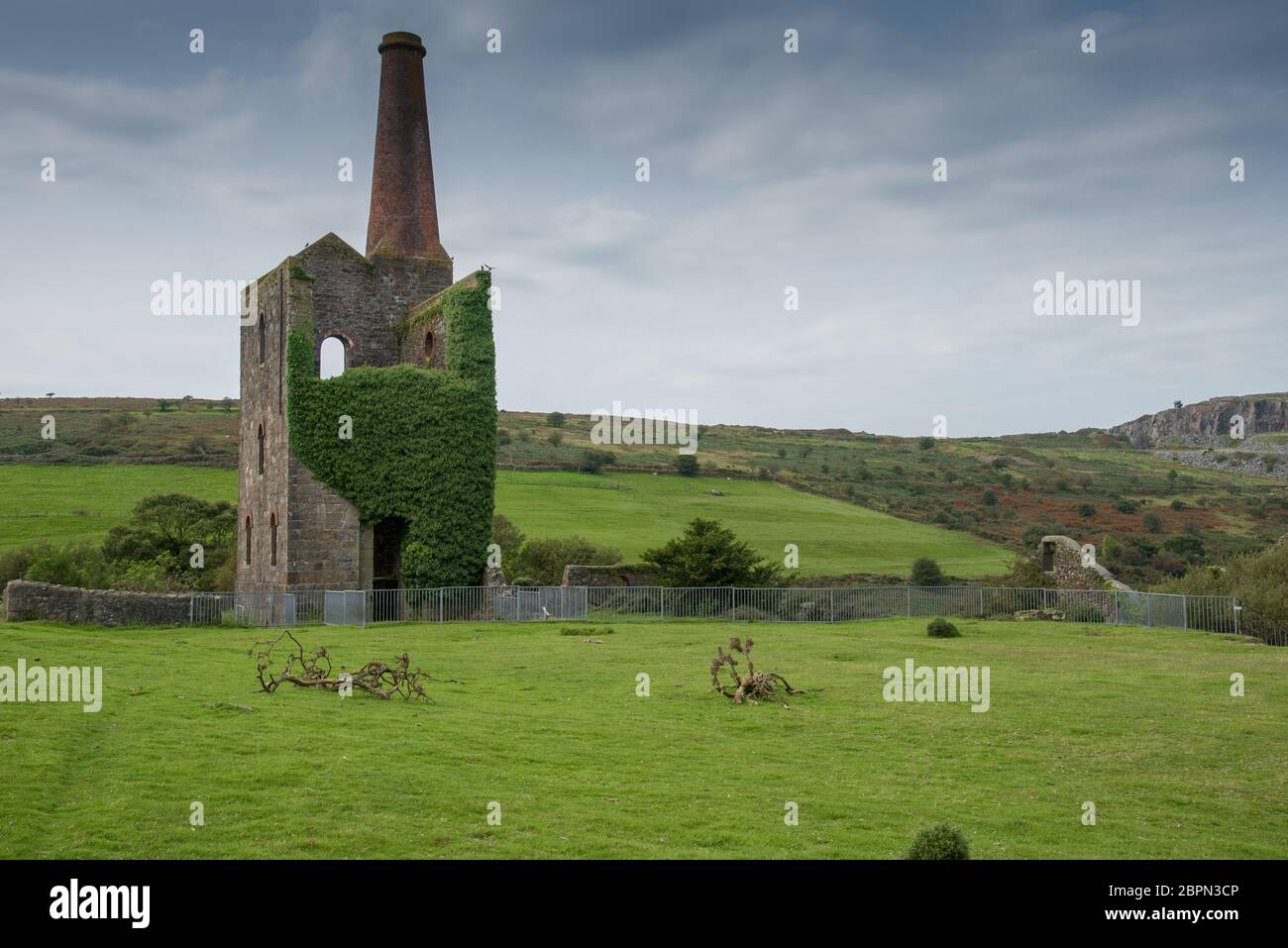 Überreste eines Maschinenhauses einer verlassenen Mine in der Nähe von Minions in Cornwall. Stockfoto