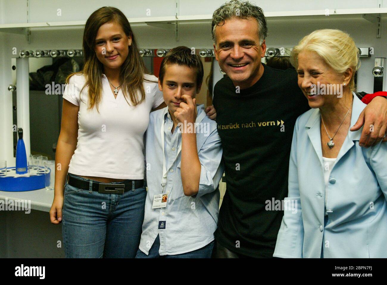 Nino De Angelo Prasentation Zuruck Nach Vorn Gloria Theater V L N R Tochter Louisa Gorgoglione Sohn Luca Gorgoglione Der Deutsche Schlagersanger Nino De Angelo Und Mutter Stella Gorgoglione Im Gloria Theater