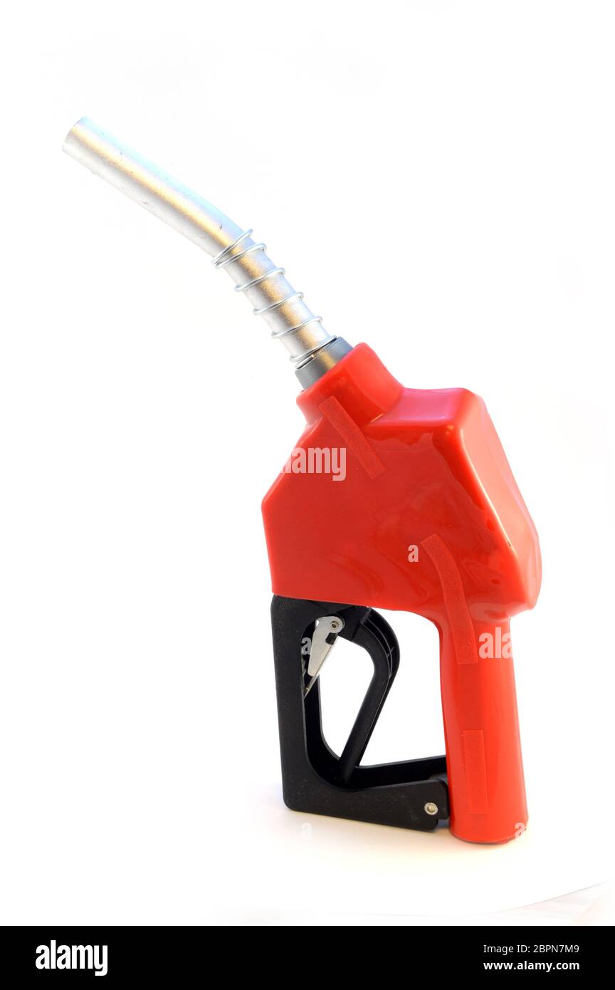 Eine isolierte Aufnahme einer roten Gaspumpe und eines Griffs auf einem weißen Hintergrund. Stockfoto