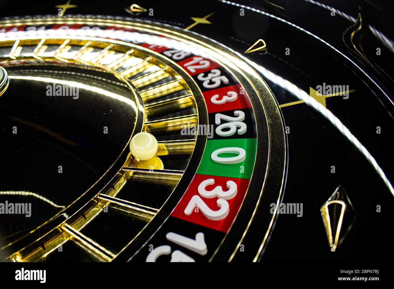 Traditionelles Roulette Rad, handgefertigt mit klassischem Look Stockfoto