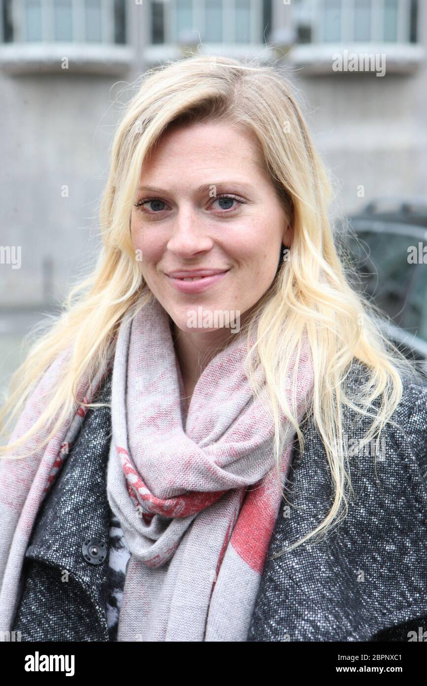 Nele Kiper - Blumen - die deutsche Schauspielerin Nele Kiper Stockfoto