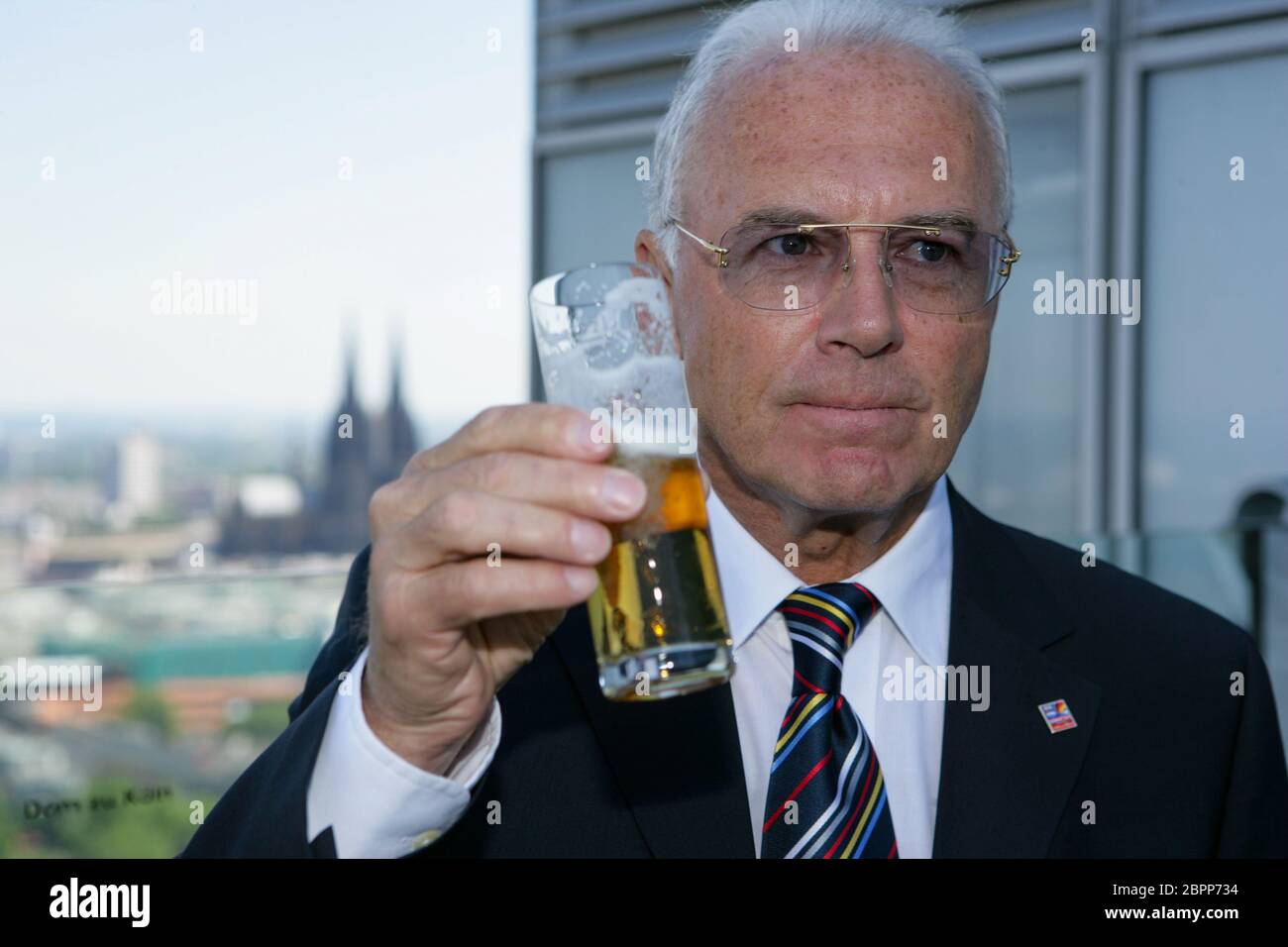 FIFA Konföderationen-Pokal 2005 in Köln - Franz Beckenbauer - als Präsident des Organisationskomitees der Fußball WM 2006 in Deutschland. Stockfoto