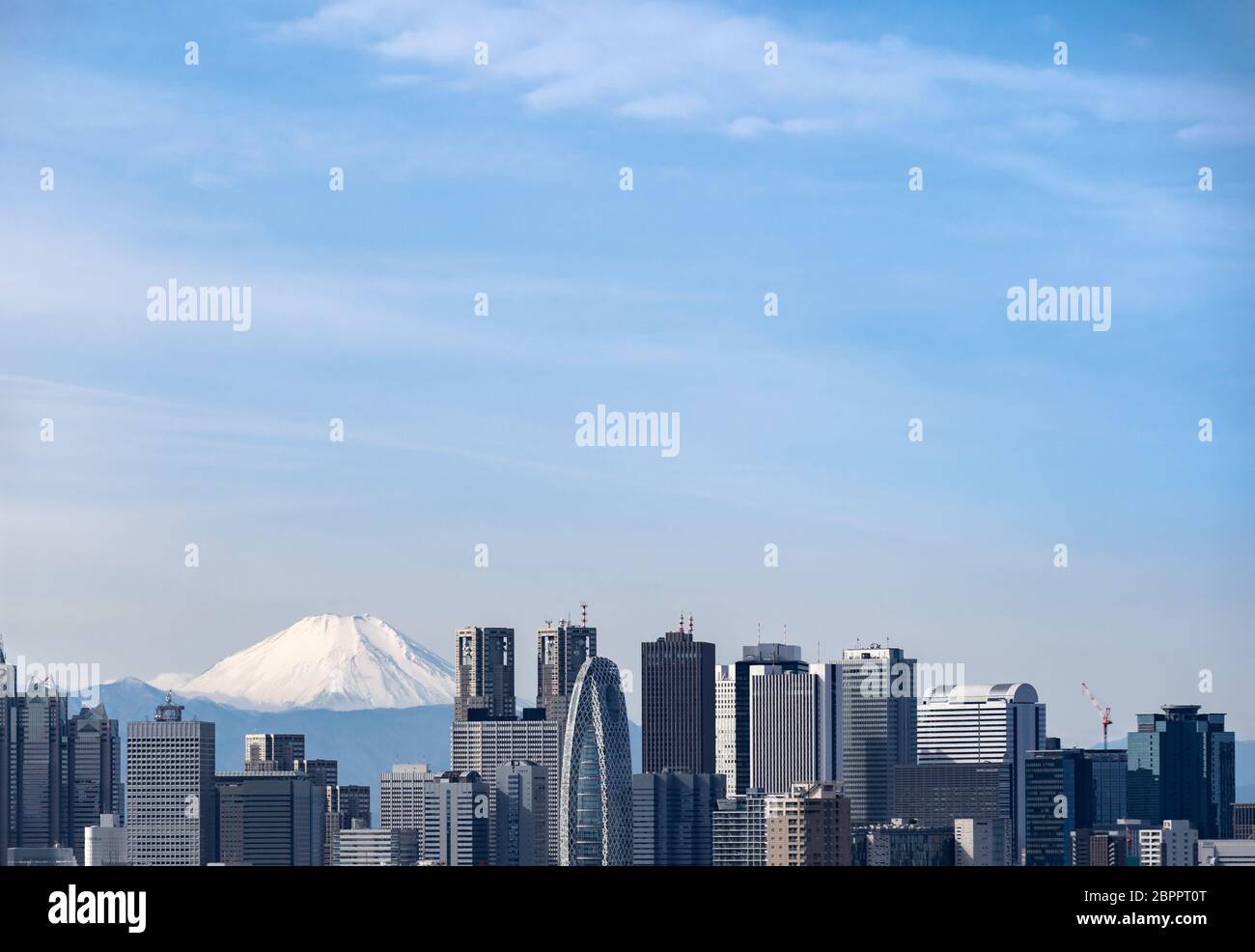 Berg Fuji mit Tokyo Skylines und Wolkenkratzer Gebäude in der Shinjuku