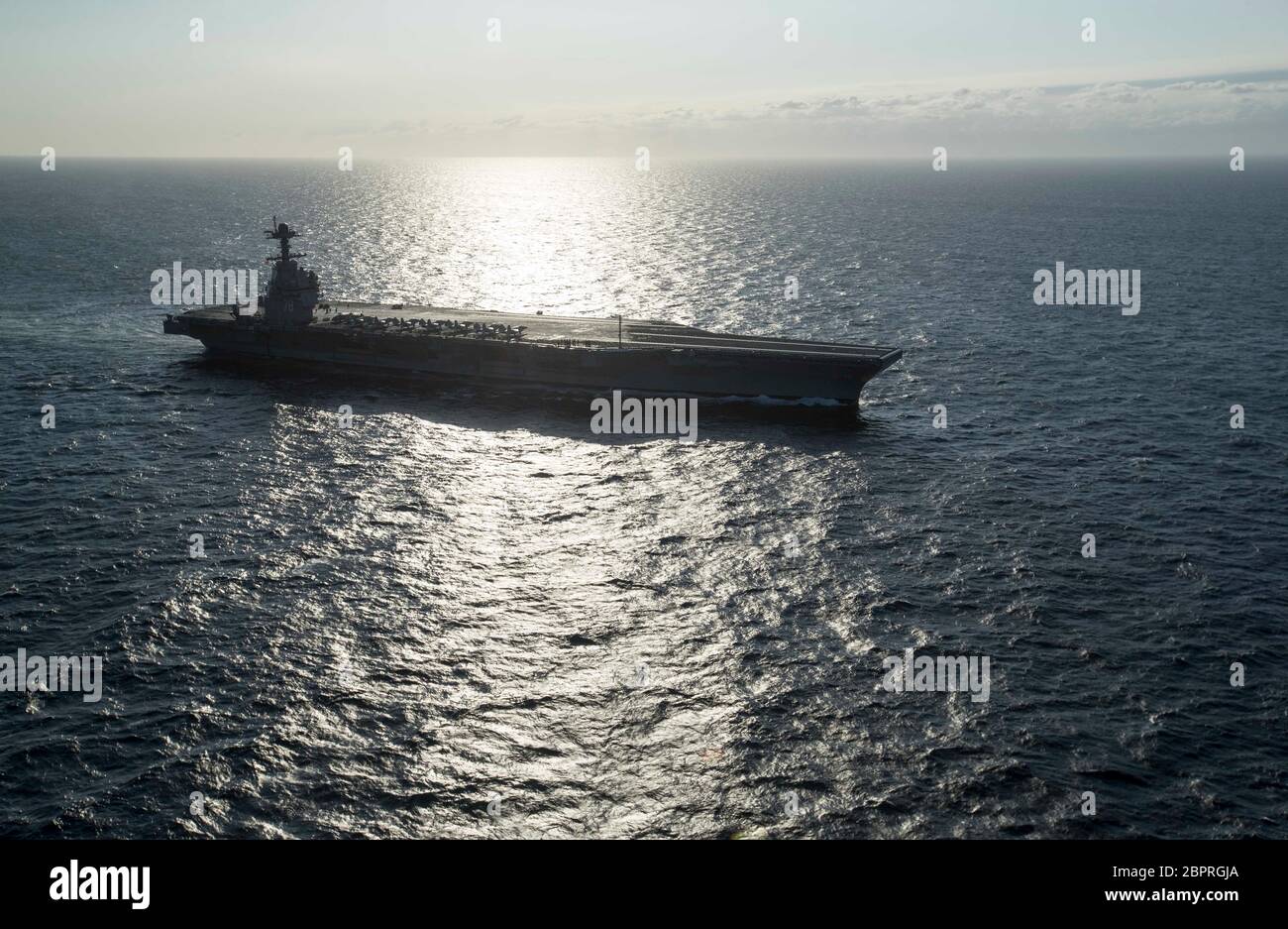 USS Gerald R. Ford (CVN 78) dampft im Atlantik 15. Mai 2020. Ford führt derzeit die Qualifikationen von Spediteurs durch. (USA Navy Foto von Mass Communication Specialist 2. Klasse Ruben Reed) Stockfoto