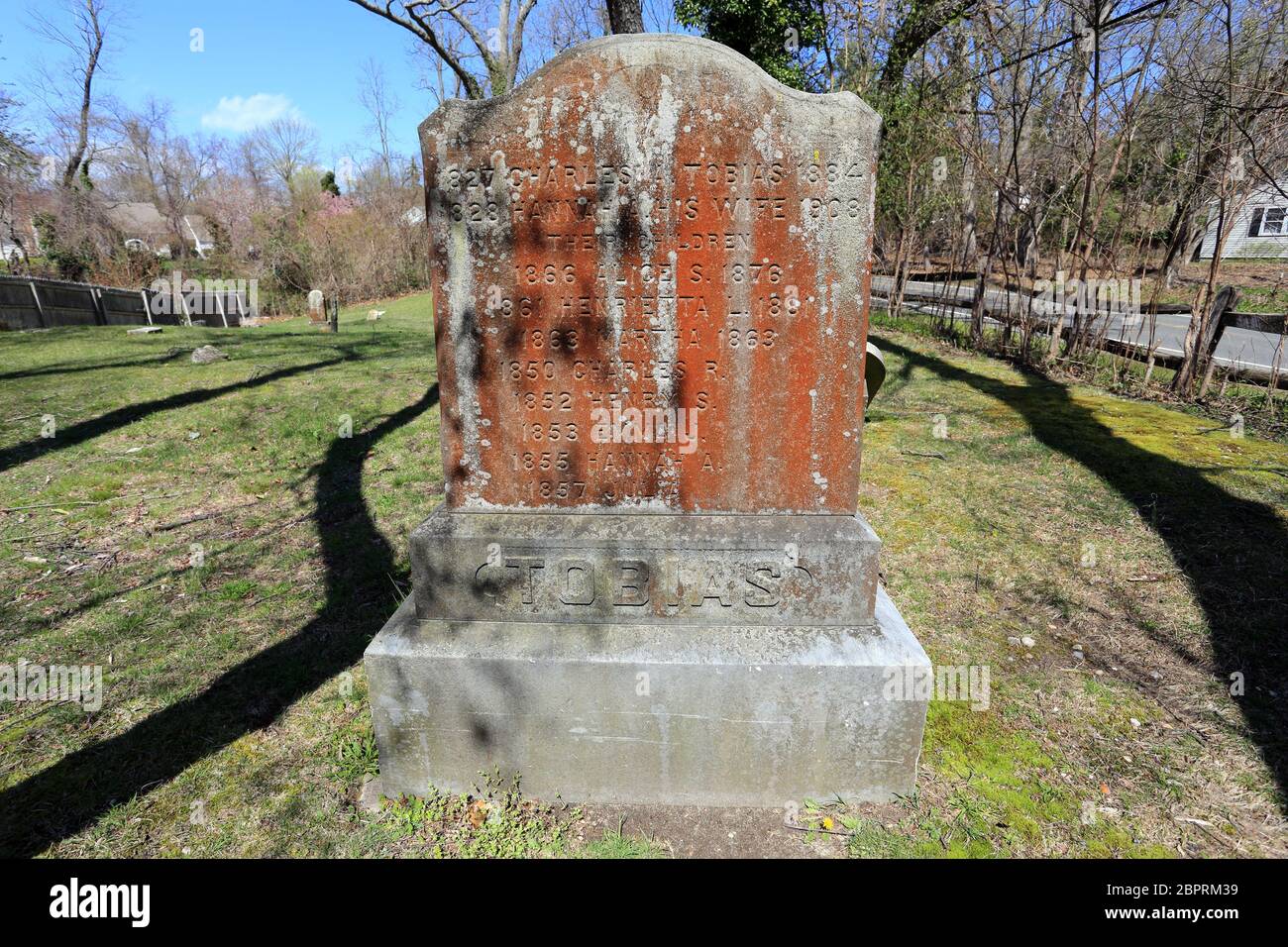 Familiengräber auf dem historischen Friedhof Setauket Long Island New York Stockfoto