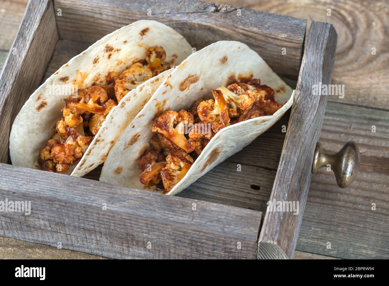 Tacos mit würzigen Blumenkohl Stockfoto