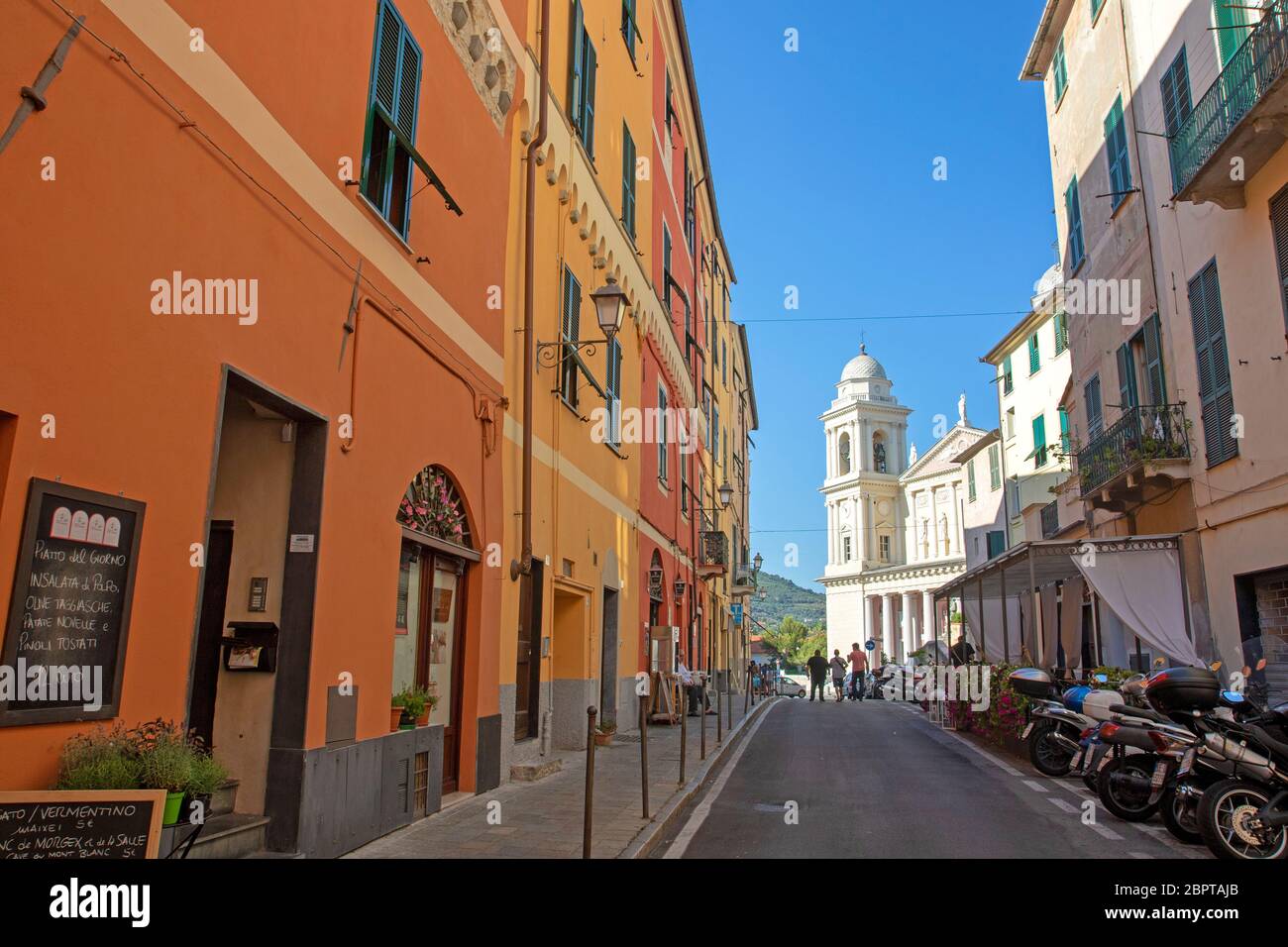 Straße in der Altstadt von Imperia Stockfoto