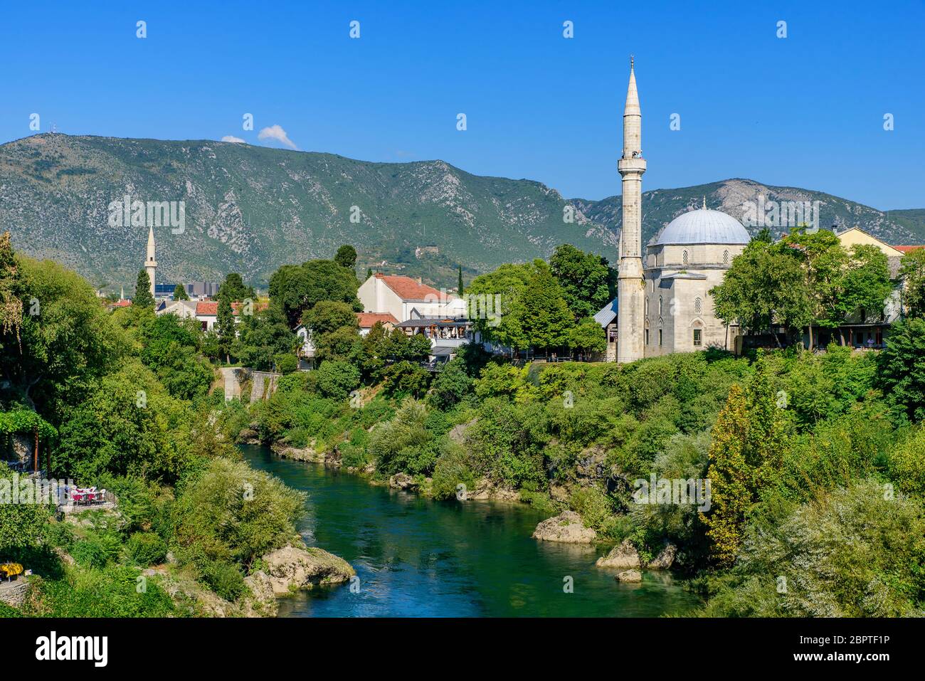 Altstadt von Mostar und Neretva Fluss in Bosnien und Herzegowina Stockfoto