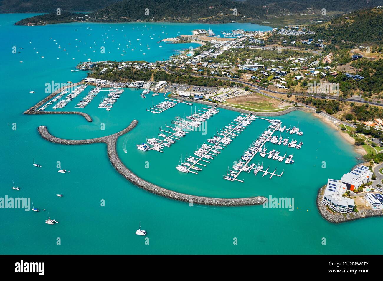 Luftaufnahme der Airlie Beach Marina. Stockfoto