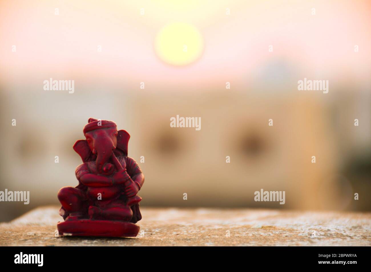 Statue von Ganesha, Statue von Shree Ganesha, Schatten der Statue, Herr Ganesha, Hindu Religion Gott, Natur, Himmel, Ganesha Chaturthi, Ganesha Visharjan Stockfoto