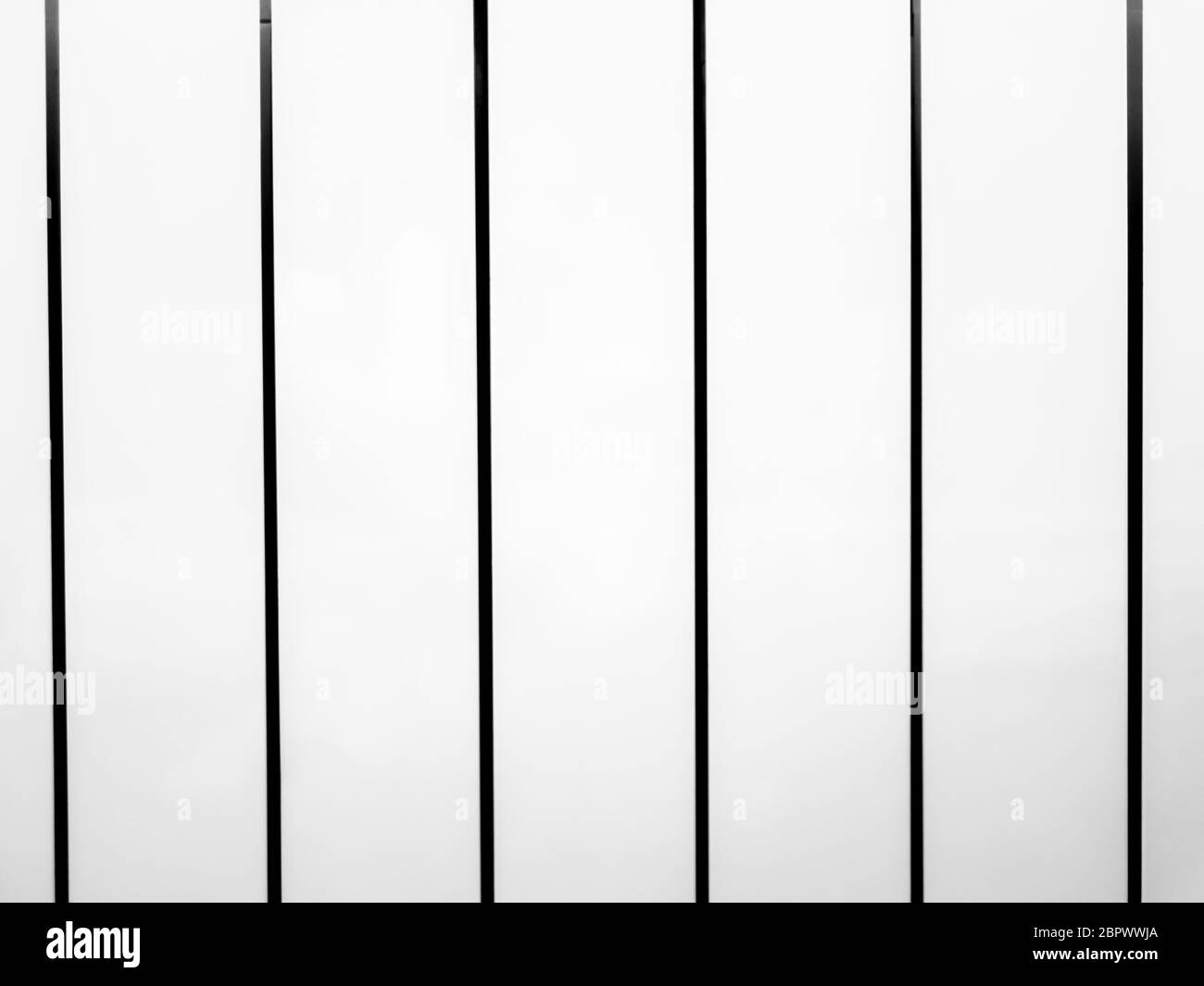 Hintergrund, flache weiße Flossen Heizkörper Wohnung Heizung Stockfoto
