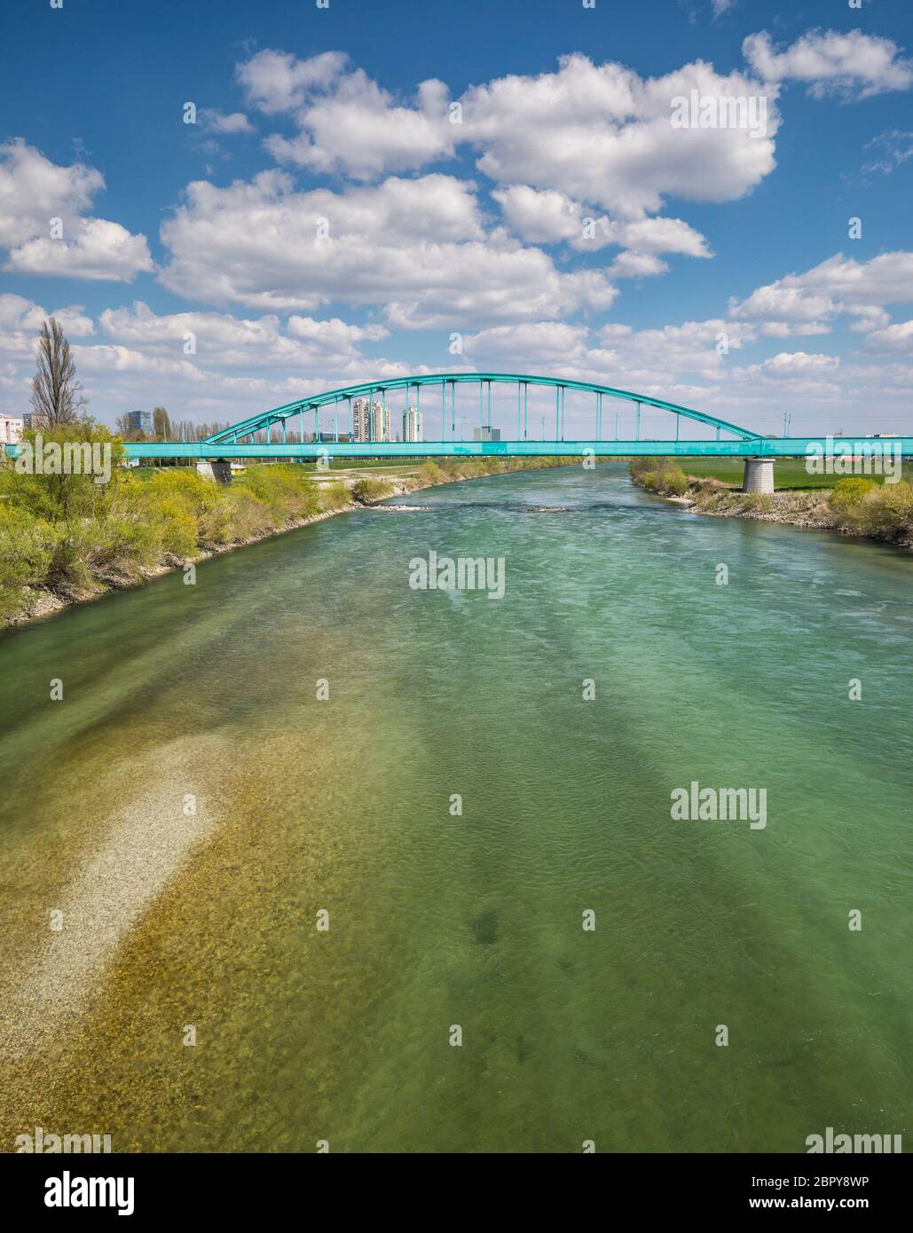 Eisenbahnbrücke über den Fluss Sava in Zagreb Stockfoto