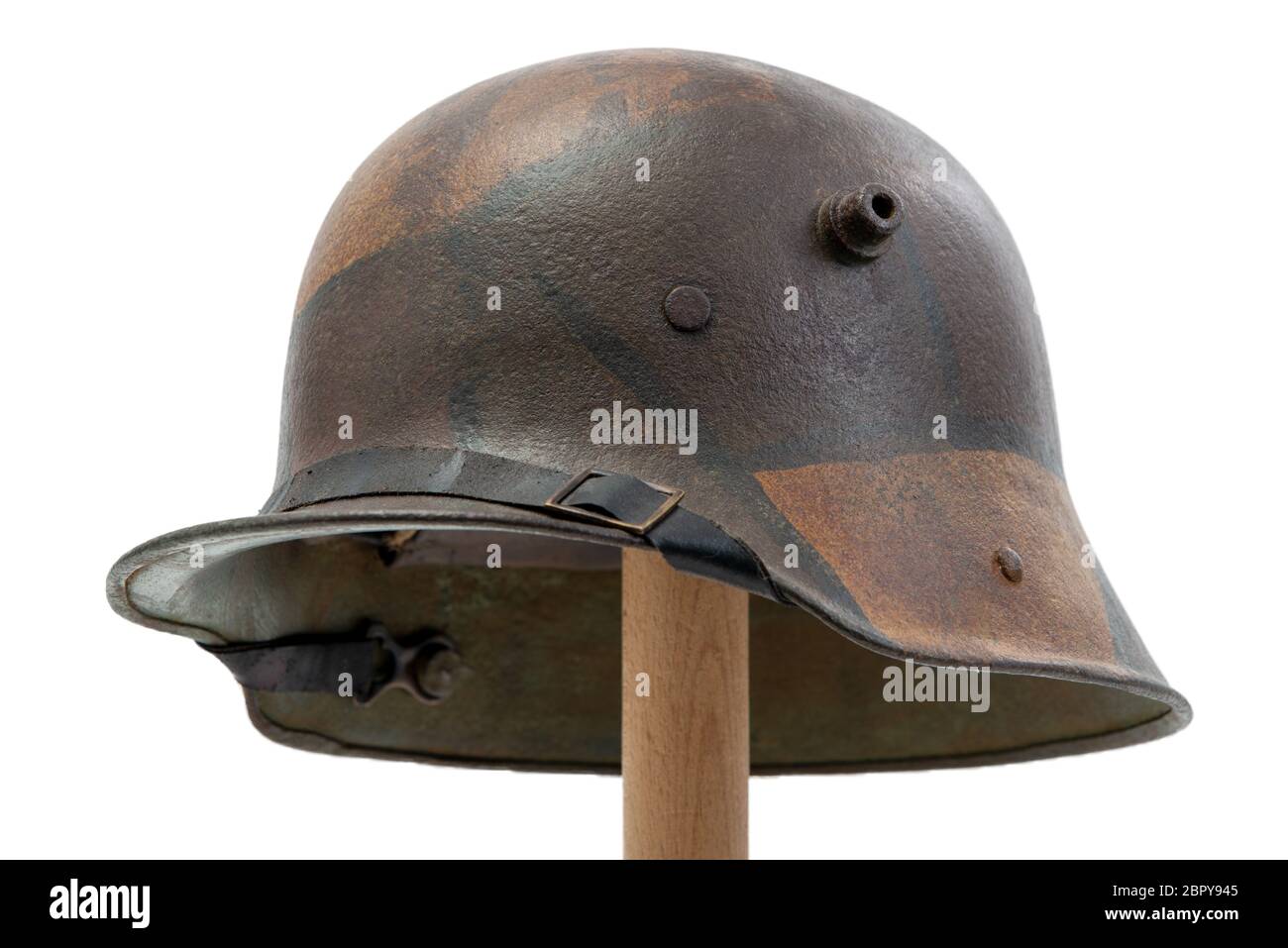 Deutsche Erster Weltkrieg (Stahlhelm) Military Helm auf weißem Hintergrund Stockfoto