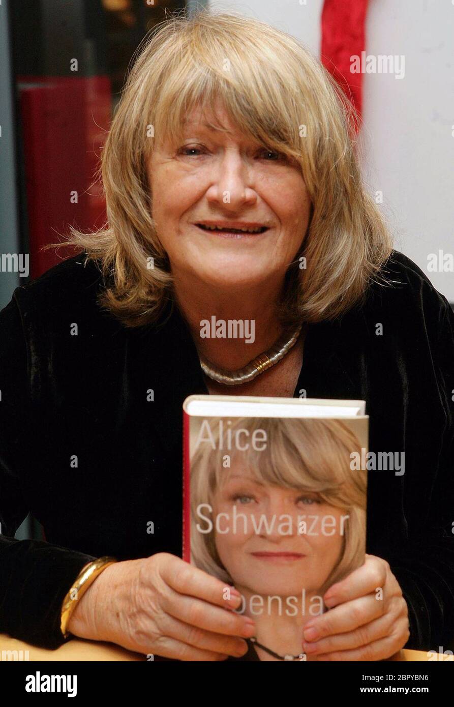 Thalia - Alice Schwarzer gab in der Buchhandlung Thalia Autogramm Foto:May Datum: 26.11.2011 Stockfoto