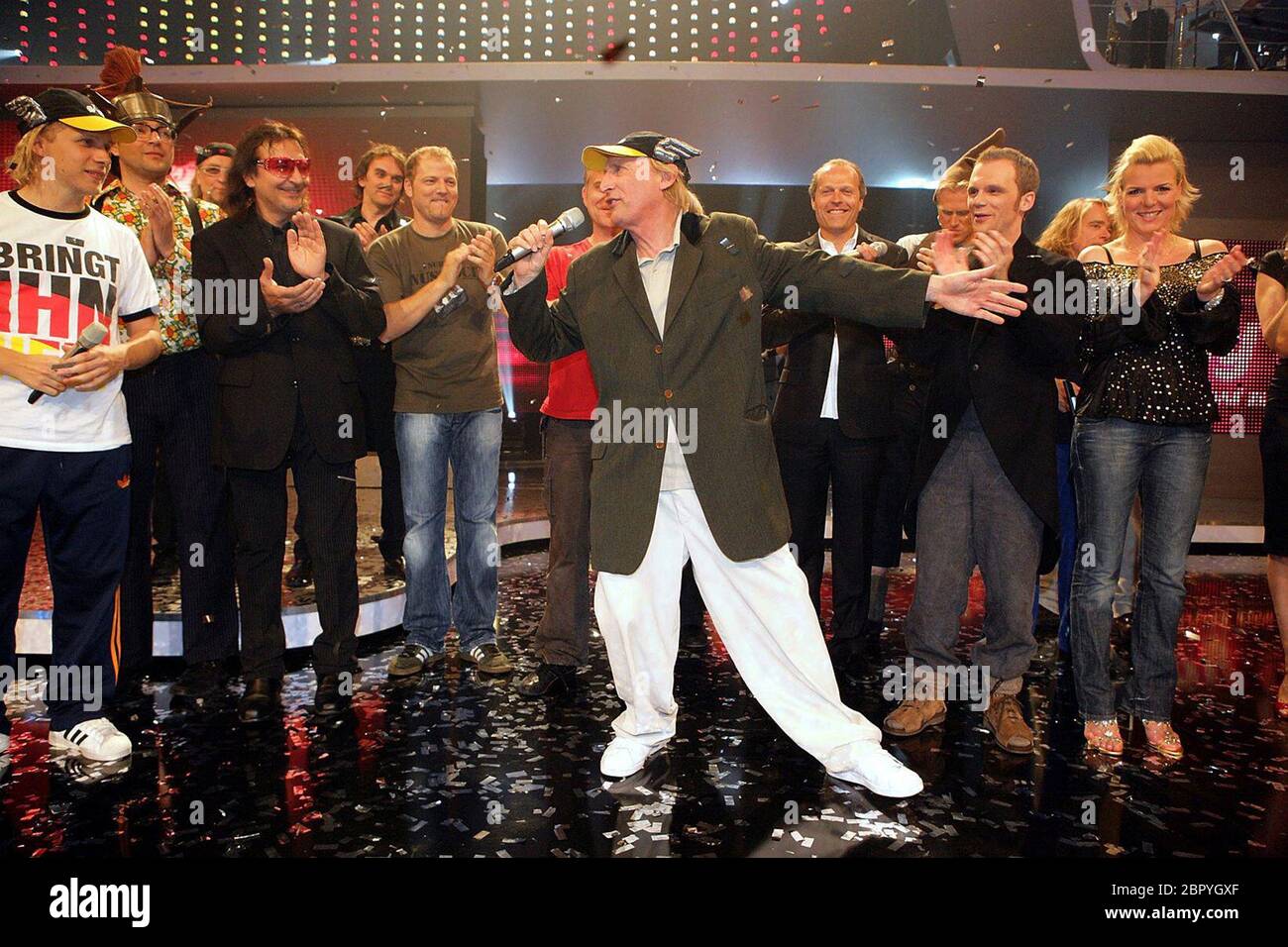 „Happy Otto! Wir haben Grund zum Feiern' TV-Gala - Show-Finale mit den Gratulanten: Oliver Pocher, Paul Panzer, Mario Barth, Otto Waalkes, Ralf Schmitz und Mirja Boes (von links). Stockfoto