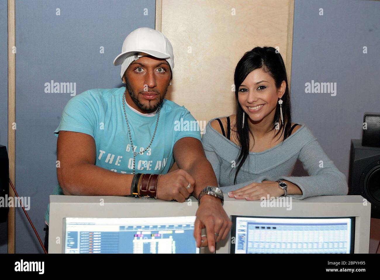 Diana Sorbello im Studio - die deutsche Schlagersängerin Diana Sorbello (rechts) und Sänger Giuseppe Pellegrino (Big Brother) Stockfoto