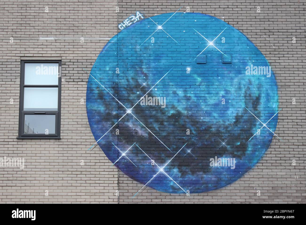 Blue Moon von Cheba -- Fabric District, Liverpool, UK Stockfoto