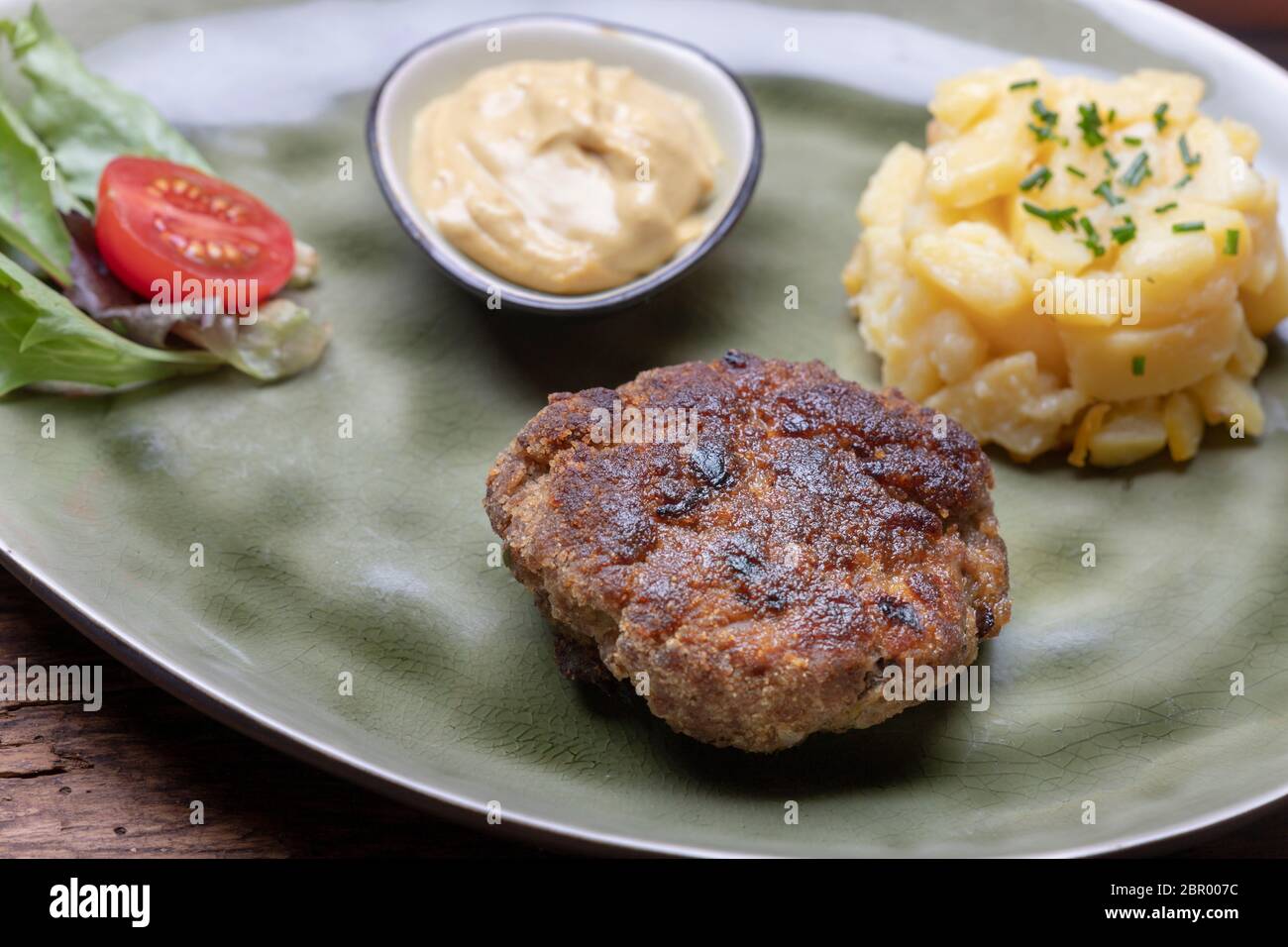 Bayerischer fleischpflanzerl mit kartoffelsalat -Fotos und ... Bayerischer fleischpflanzerl mit kartoffelsalat -Fotos und ...