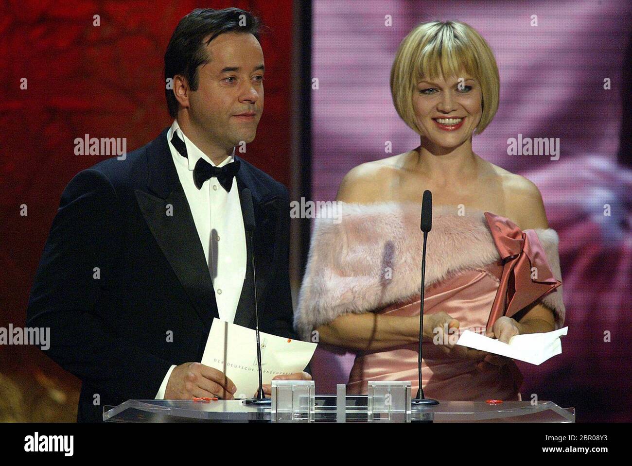 Deutscher Fernsehpreis 2004 - Verleihung des 6. Deutsche Fernsehpreis im Coloneum in Köln. Jan Josef Liefers und Anna Loos. Stockfoto
