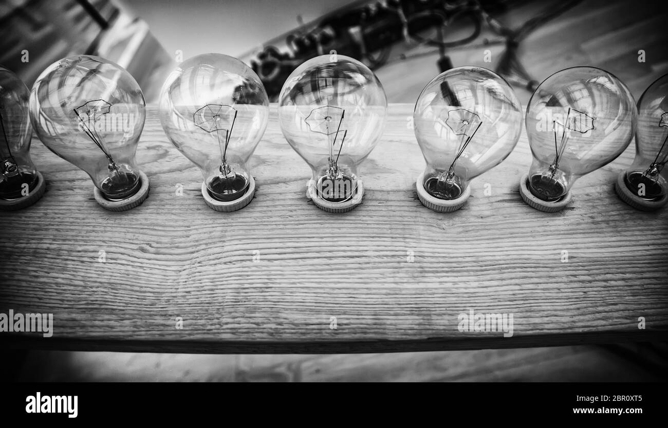 Brennende Lampen, detail von eine Glühbirne zum Leuchten und Licht geben, Strom Stockfoto