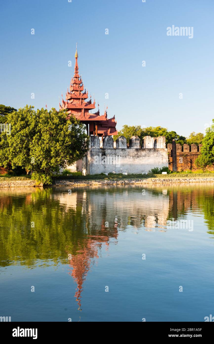 Mandalay, Myanmar am Palast Wall und graben. Stockfoto