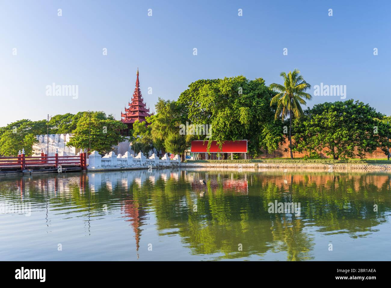 Mandalay, Myanmar am Palast Wall und graben. Stockfoto